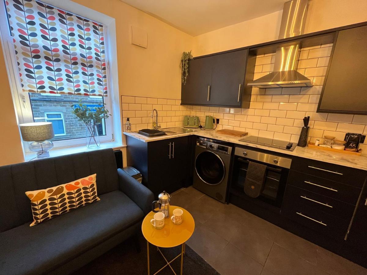 Modern & Retro Two Bedroom Apartment In Барнзли Екстериор снимка
